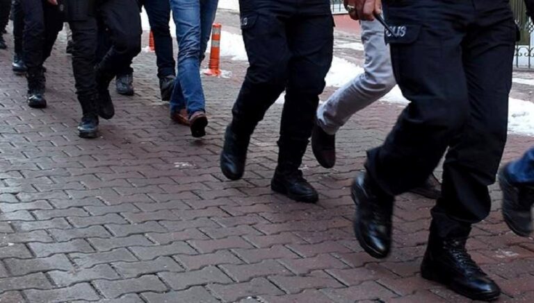 antalyada-silah-kacakcilarina-operasyon-eaFbEb9H.jpg