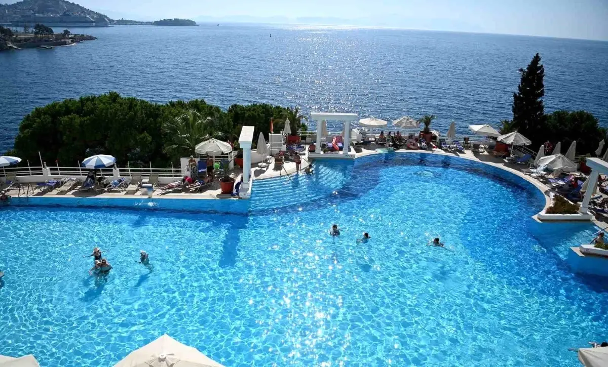 kusadasi belediye baskani omer gunel birlikte gucluyuz turizmcilerimizin yanindayiz Q3RuLNSO