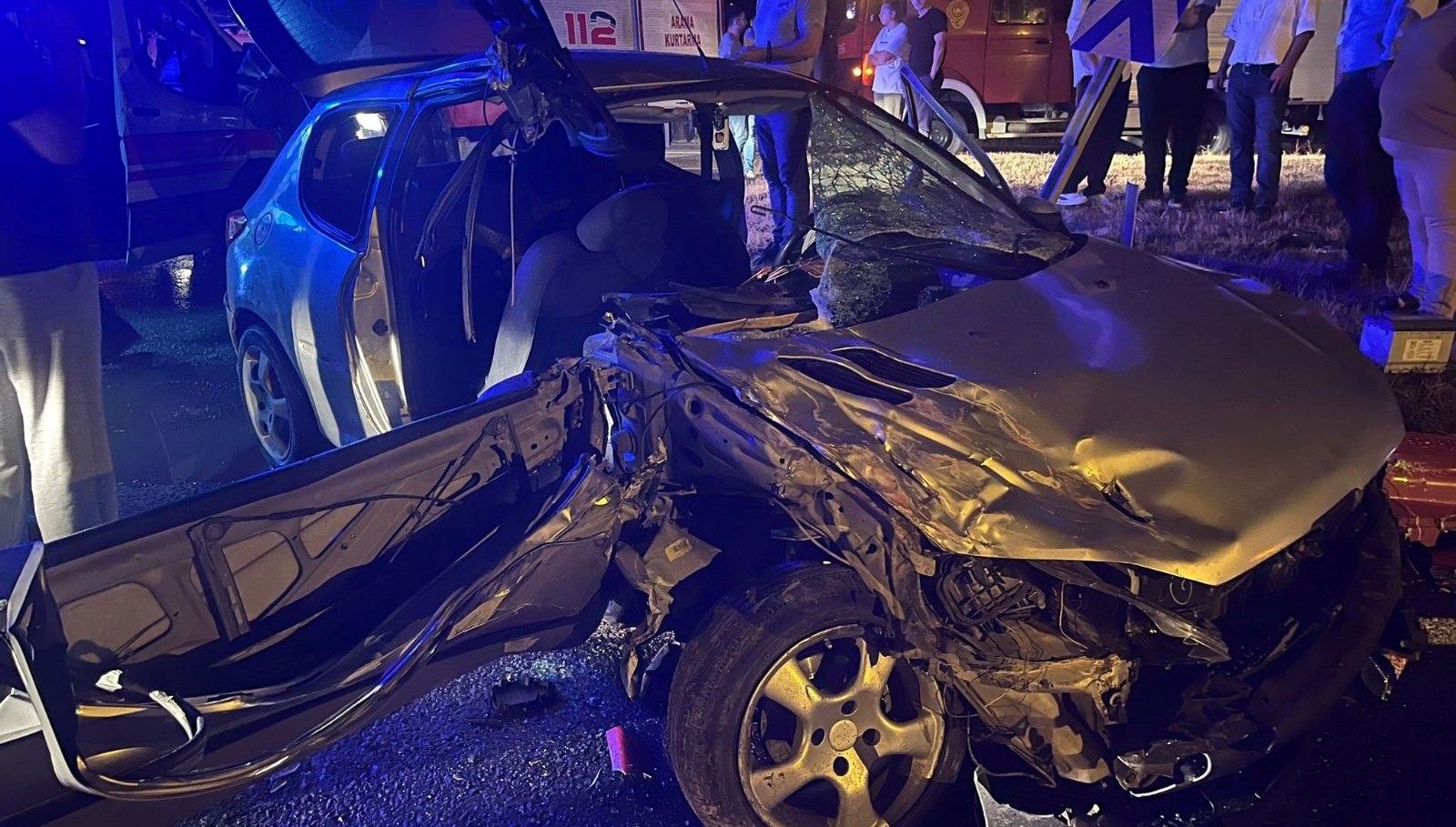 otomobil ve civciv yuklu tir carpisti rFdH2KuH