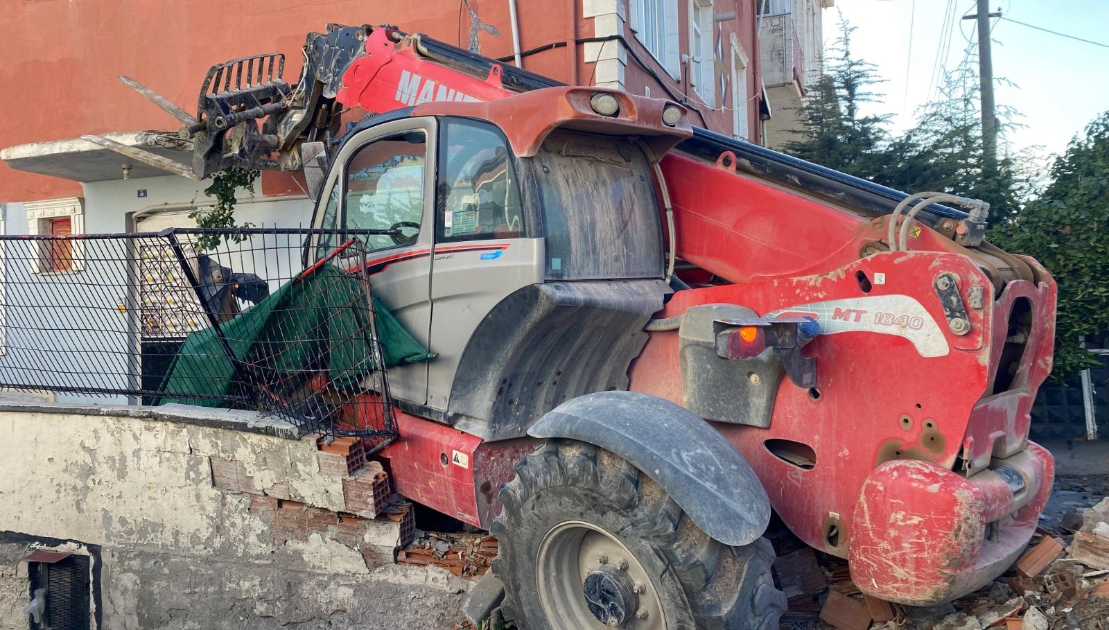 yokus asagi kontrolden cikan is makinesi dehset sacti 2si cocuk 4 yarali bt29SyQv