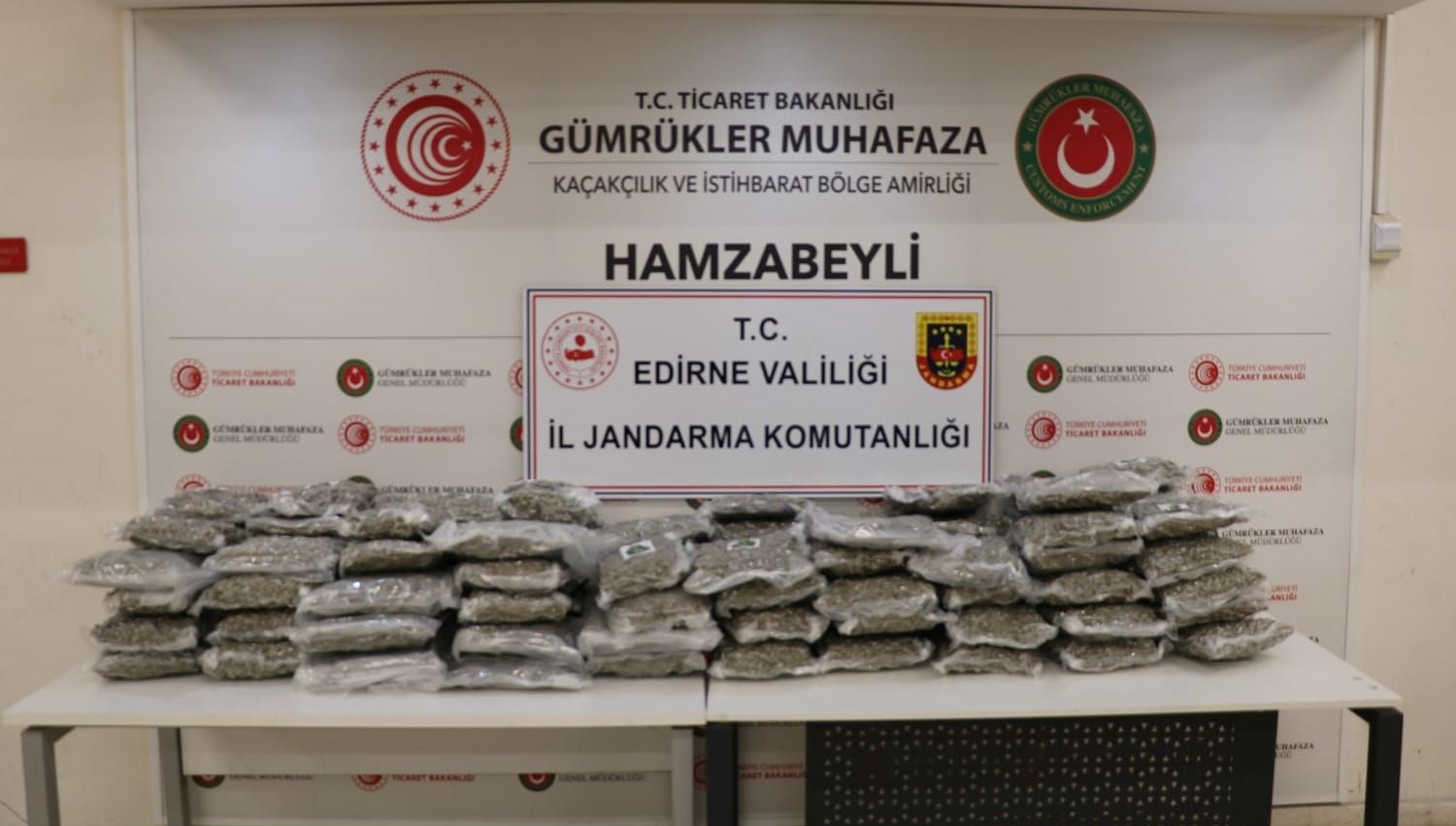 atlas suphelendi kamyondan kilolarca uyusturucu cikti JtMKXwkr.jpg