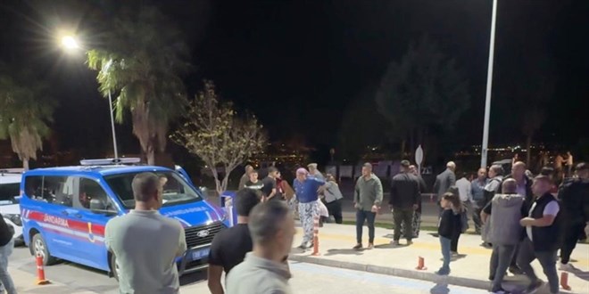 cocuklar yuzunden aileler arasinda bicakli kavga 2 yarali qetVvYt5.jpg