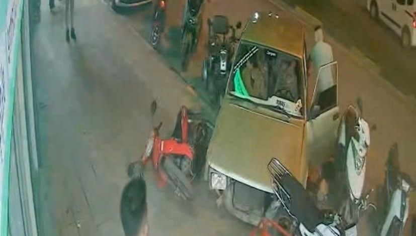 kaza yaptiklari araci birakip kactilar JF2Gr6vc.jpg