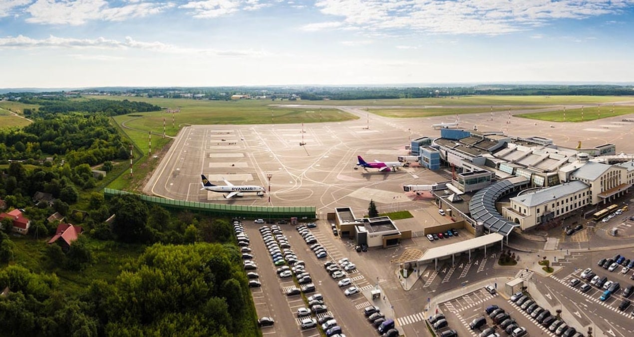 ucuslar iptal edilmisti dev havalimani hava trafigine yeniden acildi feaCDiGI