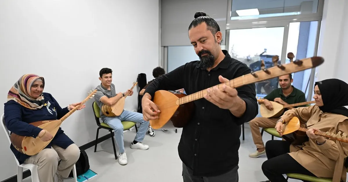 mersinde ucretsiz enstruman kurslarina yogun ilgi SfKQTvNq.webp