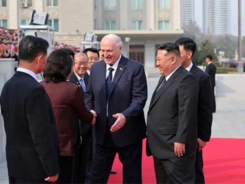 Kuzey Kore’de Lukaşenko’ya Resmi Törenle Karşılama